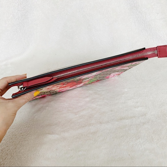 NWT Authentic Gucci Bloom Supreme GG Cosmetic Bag - Picture 6 of 14